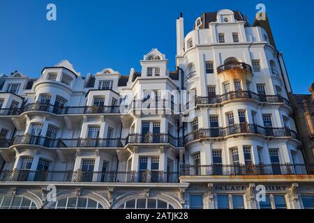 Le bâtiment Victorian Palace court situé dans le quartier de White Rock, sur le front de mer de Hastings, dans le East Sussex, au Royaume-Uni Banque D'Images