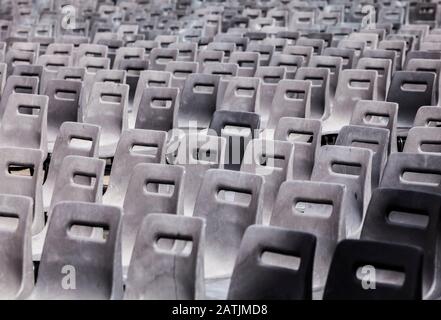 Chaises Sur La Place Saint-Peters, Cité Du Vatican, Rome, Italie. Banque D'Images