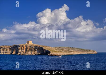 Île Comino de l'archipel maltais entre les îles de Malte et Gozo en mer Méditerranée Banque D'Images