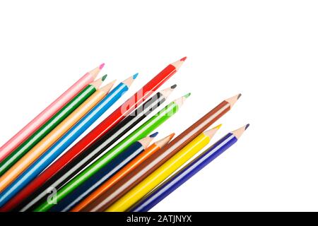 Crayons de couleur pour le dessin isolés sur fond blanc Banque D'Images