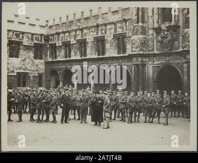 Universités britanniques en temps de guerre Description: Oxford. Cadets en formation au Quad ou à St. John's College Annotation: Oxford. Cadets de formation dans la cour du St. John's College Date : {1914-1918} lieu : Royaume-Uni, Oxford mots clés : première Guerre mondiale, cadets, formation, universités Banque D'Images