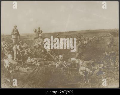 L'offensive allemande en Occident Description: Les premiers enregistrements de la percée à l'ouest de Saint Quentin. Repos des troupes de la réserve allemande dans la zone de bataille de Ham Date: {1914-1918} lieu: France, Ham mots clés: Première Guerre mondiale, fronts, soldats, ville Banque D'Images