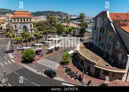 Cannes, FRANCE - 01 JUIN 2019 : vue aérienne du centre-ville de Cannes Banque D'Images