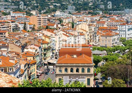 Cannes, FRANCE - 01 JUIN 2019 : vue aérienne du centre-ville de Cannes Banque D'Images