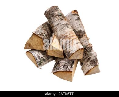 Bois De Chauffage. Pile de bois de chauffage isolée sur fond blanc. Grumes de bois de feu de bouleau - chemin de découpe. Banque D'Images