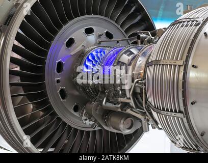 Close-up d'un grand moteur jet turbine Banque D'Images