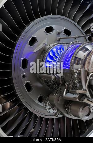 Close-up d'un grand moteur jet turbine Banque D'Images