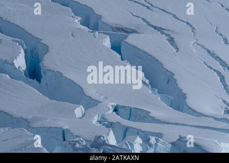 Un glacier massif au port de Neko, une magnifique entrée de la péninsule Antarctique Banque D'Images