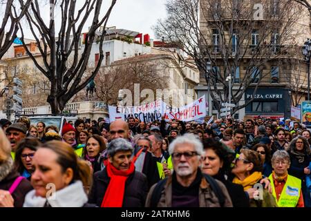 Marseille, France - 25 janvier 2020: Manifestants lors d'une "arche de la froide" (la marche de la colère) concernant les questions de logement Banque D'Images