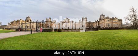 Vue panoramique sur le palais de Blenheim à Blenheim, Oxfordshire, Royaume-Uni, le 2 février 2020 Banque D'Images