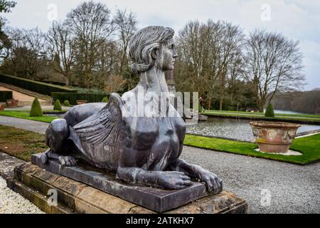 Dirigez-vous vers la duchesse de la tête de Marlborough sur le corps de sphinx au Blenheim Palace, Oxfordshire, Royaume-Uni, le 2 février 2020 Banque D'Images