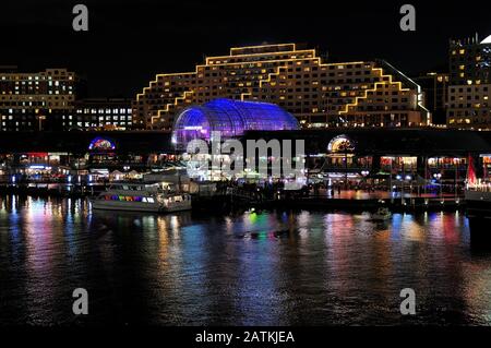 Vue Nocturne Sur Le Centre Commercial Harbourside À Darling Harbour Sydney Nsw Australie Banque D'Images