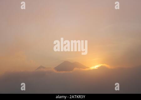 Magnifiques paysages de volcans au Guatemala Banque D'Images