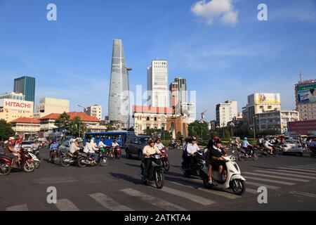 Tran Nguyen Han Rond-Point, Bitexco Financial Tower, Ho Chi Minh Ville, Saigon, Vietnam, Asie Du Sud-Est, Asie Banque D'Images