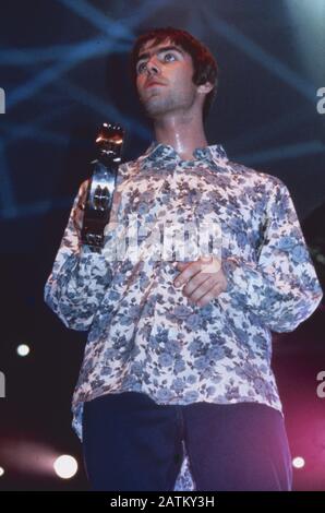 Londres.Royaume-Uni. BIBLIOTHÈQUE. Liam Gallagher d'Oasis en performance dans les années 1990. Crédit: Support De Repère / Mediapunch Banque D'Images
