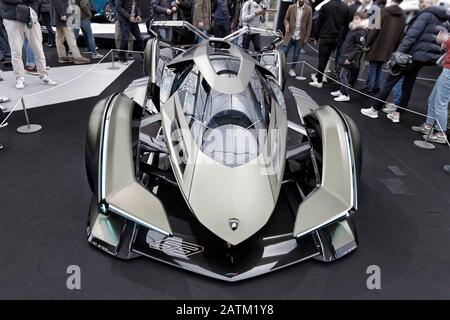 Paris, France. 1 févr. 2020. Lamborghini Lambo V12 Vision Gran Turismo   le Festival International de l'Automobile se réunit à Paris Banque D'Images