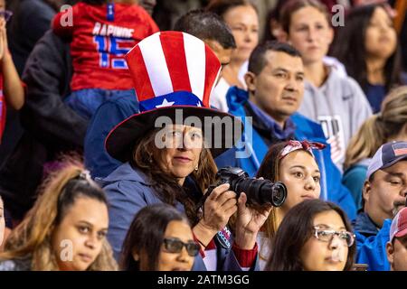 Houston, Texas, États-Unis. 3 février 2020. Un fan des États-Unis avant le début du match entre le Costa Rica et les États-Unis du match de qualification olympique des femmes du groupe A de la CONCACAF au stade BBVA à Houston, Texas. Maria Lysaker/Csm/Alay Live News Banque D'Images