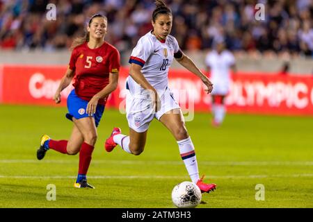 Houston, Texas, États-Unis. 3 février 2020. Les États-Unis avancent Carli Lloyd (10) au cours de la première moitié du match de qualification olympique des femmes du CONCACAF Group A contre le Costa Rica au stade BBVA à Houston, Texas. Maria Lysaker/Csm/Alay Live News Banque D'Images