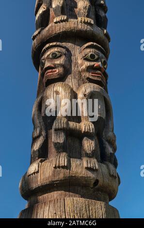 Figures À Gitxsan Pole, 1954, À Thunderbird Park, Victoria, Île De Vancouver, Colombie-Britannique, Canada Banque D'Images