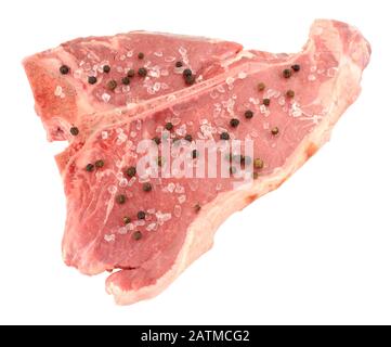 Bifteck de bœuf frais brut isolé sur fond blanc Banque D'Images