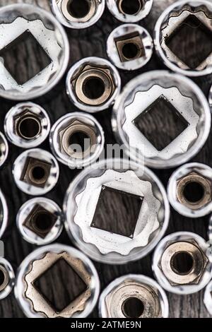 Têtes d'outils pour clé à douille pour desserrer les vis, les vis et les écrous. Vue De Dessus Banque D'Images