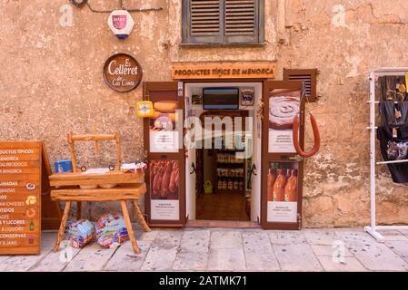 Minorque, Espagne - 14 octobre 2019: Magasin avec des produits locaux traditionnels Banque D'Images