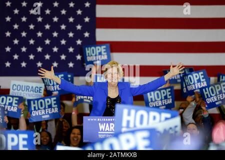 Des Moines, États-Unis. 3 février 2020. La candidate démocrate à la présidence, Elizabeth Warren, sénateur du Massachusetts, s'est exprimé lors d'un rassemblement à des Moines, Iowa, États-Unis, le 3 février 2020. L'Iowa, un État du Midwestern des États-Unis, organise lundi soir des caucuses démocrates et républicains, en commençant par le primaire présidentiel américain de 2020. Crédit: Li Muzi/Xinhua/Alay Live News Banque D'Images