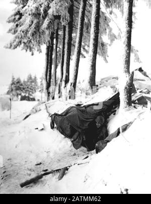 La bataille des Ardennes, également connue sous le nom De Contre-Offensive des Ardennes, a eu lieu du 16 décembre 1944 au 25 janvier 1945 Banque D'Images