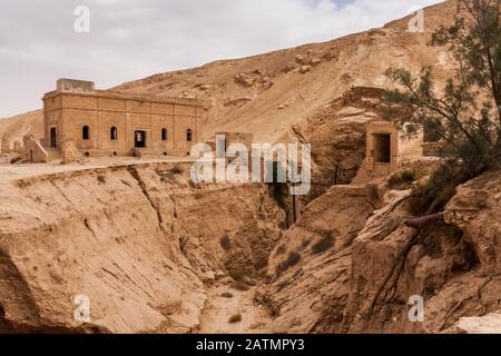 L'usine de collecte et de traitement des eaux de surface abandonnée et délabrée de Khafs Daghrah, en Arabie Saoudite Banque D'Images