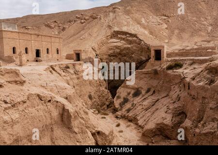 L'usine de collecte et de traitement des eaux de surface abandonnée et délabrée de Khafs Daghrah, en Arabie Saoudite Banque D'Images