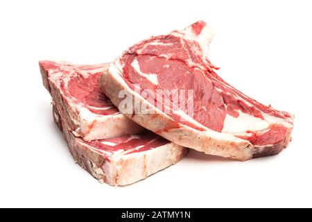Trois steaks de veau isolés sur fond blanc Banque D'Images