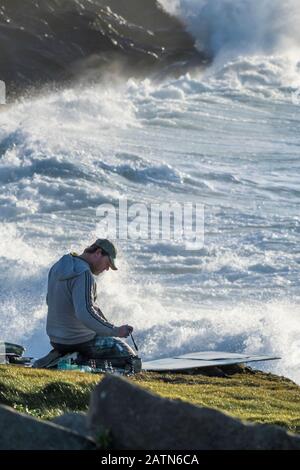 Stewart Edmondson artiste de Devon peinture plein air donnant sur Little Fistral à Newquay en Cornwall. Banque D'Images