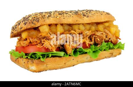 Sandwich au porc haché cuit lentement dans un pain à plateau multigrains avec sauce grosse pomme Bramley isolée sur fond blanc Banque D'Images