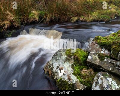 Chute D'Eau Dans Force Gill Près De Ribblehead Yorkshire Dales National Park Angleterre Banque D'Images