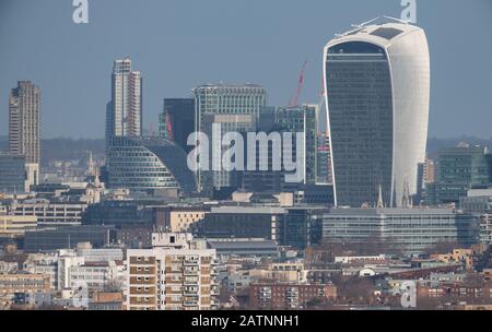 Vue générale de la ville de Londres, vue d'Une colline de l'arbre, montrant (de gauche) le Barbican, l'Hôtel de ville, 20 rue Fenchurch (également connu sous le nom de Walkie Talkie).PA photo. Date De L'Image: Mardi 4 Février 2020. Crédit photo devrait lire: Dominic Lipinski/PA Fil Banque D'Images