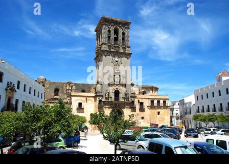 Basilique de Santa Maria sur la Plaza del Cabildo, Arcos de la Frontera, Andalousie, Espagne. Banque D'Images