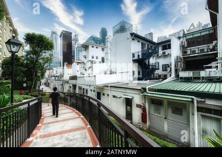 Singapour. Janvier 2020. Un passage étroit sur le petit parc Ann Siang Hill Banque D'Images