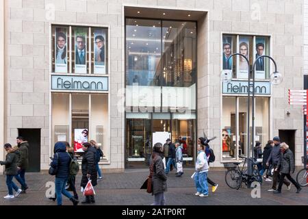 Magasin de l'opticien Fielmann dans la rue commerçante Schildergasse, Cologne, Allemagne. Fielmann dans la rue Einkaufsstrasse Schilder Banque D'Images