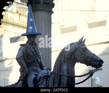 Glasgow, Ecosse, Royaume-Uni, 4 février, 2020 l'icône de l'homme à tête conique de la ville est toujours dans l'Union européenne comme la statue du duc de Wellington à l'extérieur du musée d'art moderne ou DE GOMA comme on le sait, continue de profiter de sa tête européenne longtemps après le Brexit wellington et Waterloo viennent à l'esprit. Copywrite Gerard Ferry/ Alay Live News Banque D'Images