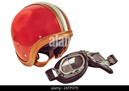 Image de style rétro d'un ancien casque moteur avec lunettes isolées sur un fond blanc Banque D'Images