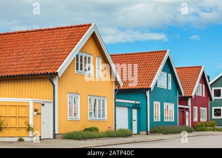 Anciennes maisons en bois colorées dans la ville de Karlskrona, en Suède Banque D'Images