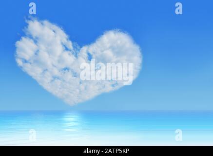 un nuage en forme de coeur au-dessus de l'eau dans le ciel bleu. l'amour céleste de la vague de la lumière de mer Banque D'Images