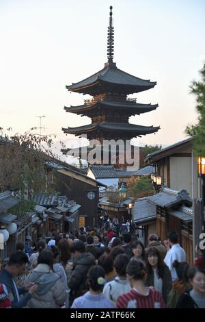 Vue sur la rue dans le quartier de Gion Banque D'Images