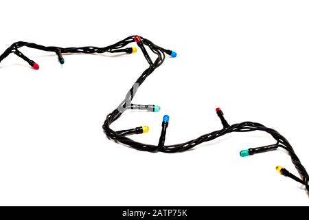 Guirlande de Noël avec ampoules isolées sur blanc Banque D'Images