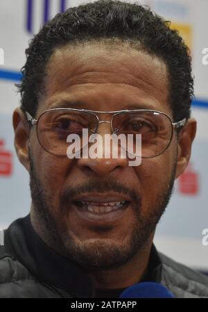 Ostrava, République Tchèque. 04 février 2020. Javier Sotomayor, ancien athlète de piste et de terrain, a pris la parole lors d'une conférence de presse sur la piste intérieure et la compétition de terrain du gala intérieur 2020, le 4 février 2020, à Ostrava, en République tchèque. Crédit: Jaroslav Ozana/Ctk Photo/Alay Live News Banque D'Images