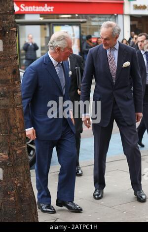 Le Prince de Galles arrive dans un magasin TK Maxx de Tooting High Street, à Londres, où il doit rencontrer des employés qui sont des anciens de Prince's Trust au magasin. Banque D'Images