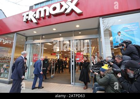 Le Prince de Galles arrive dans un magasin TK Maxx de Tooting High Street, à Londres, où il doit rencontrer des employés qui sont des anciens de Prince's Trust au magasin. Banque D'Images