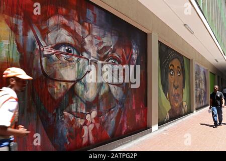 Fresque De Mgr Desmond Tutu Et Winnie Mandela, Longmarket Street, Cape Town, Table Bay, Western Cape Province, Afrique Du Sud Banque D'Images