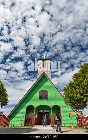 Iglesia Santo Judas Tadeo, église en bois shingled dans la ville de Curaco de Velez à Isla Quinchao, archipel des enfants, région de Los Lagos, Patagonia, Chili Banque D'Images