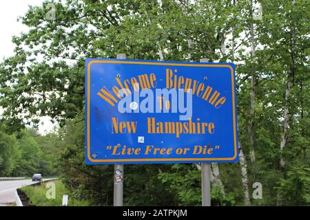 Bienvenue au New Hampshire Live Free ou Die Sign à Shelburne, NH Banque D'Images